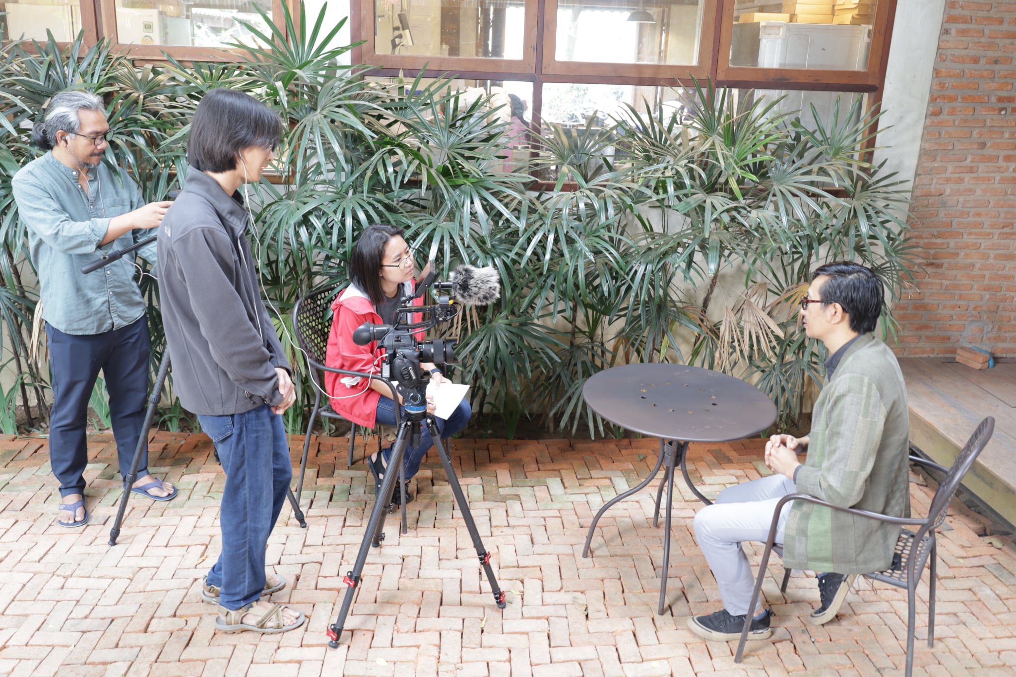 Field - Feel Media about us cover